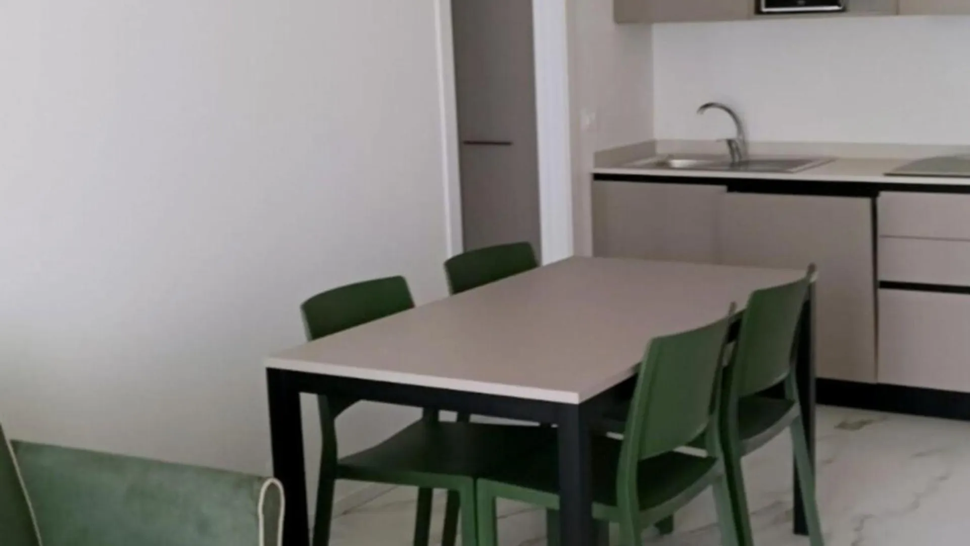비비오네 Modern Flat For 5 Guests With Private Fenced Garden 아파트